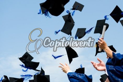 Il Look Giusto Per un Ragazzo il Giorno della Laurea
