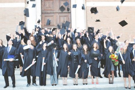 Storia e curiosità sulla toga di laurea